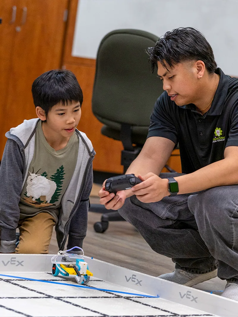A BrainStorm STEM educator working with students.