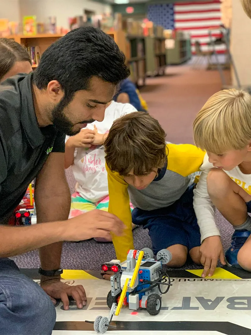 A BrainStorm STEM educator working with students.